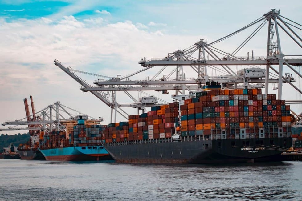Blind Shipping: What Is It & Should You Use It? [Breakdown]