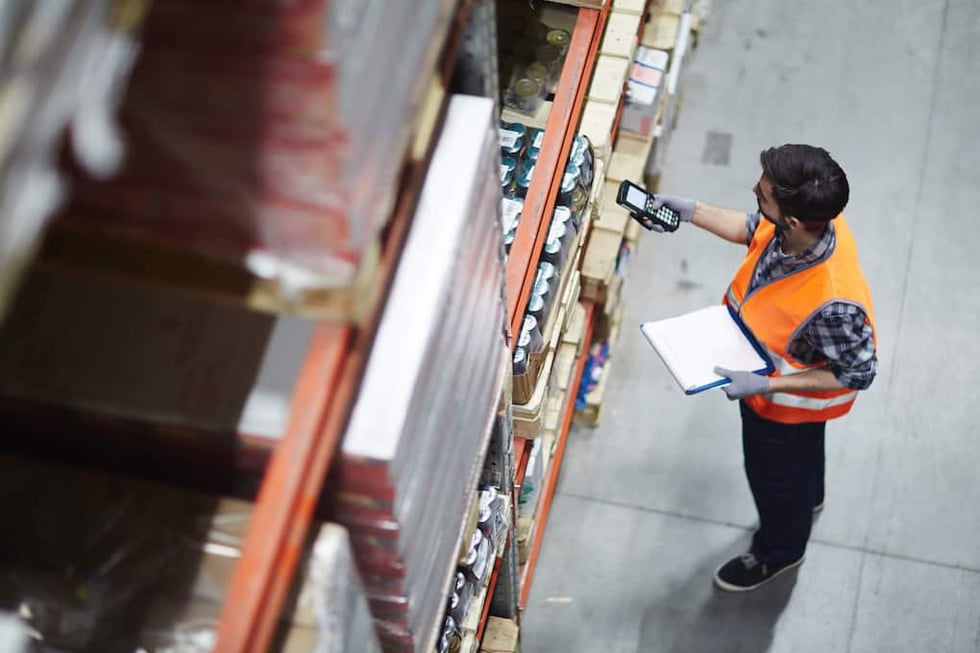 5 Types Of Warehouse Management Systems Compared (Pros & Cons)